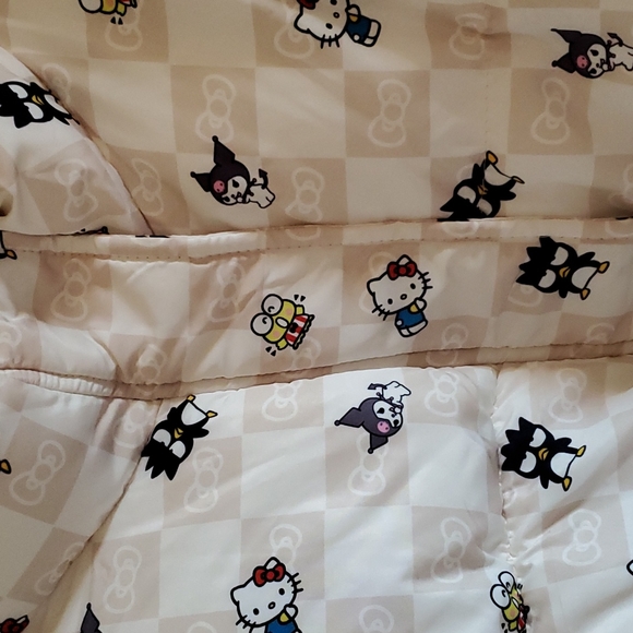 HOST PICK 🎉🆕️ FOREVER 21 SANRIO PUFFER JACKET 💖 - Picture 8 of 9